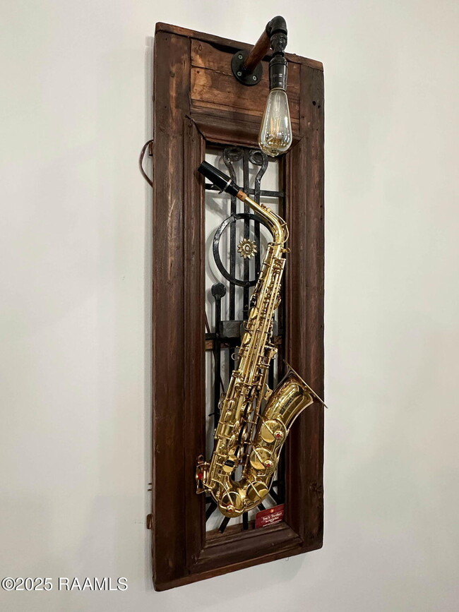 Building Photo - 711 E Main St