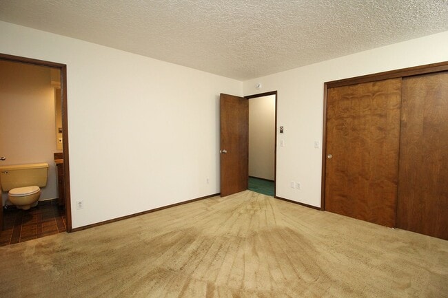 Building Photo - 2727 SE 58th Ave