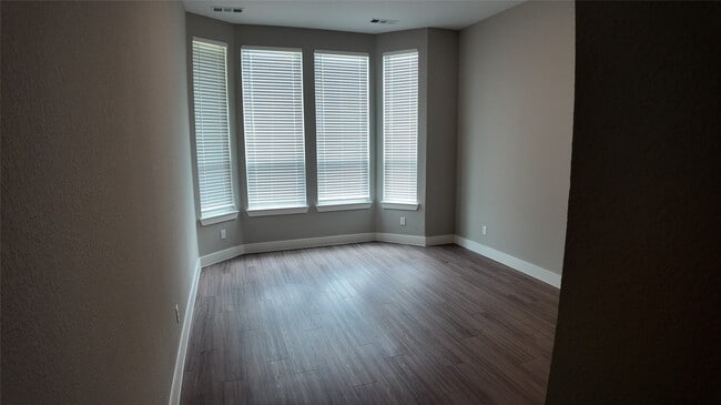 Building Photo - 512 Brockwell Bend