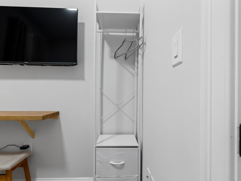 Building Photo - 566 Dorchester Ave