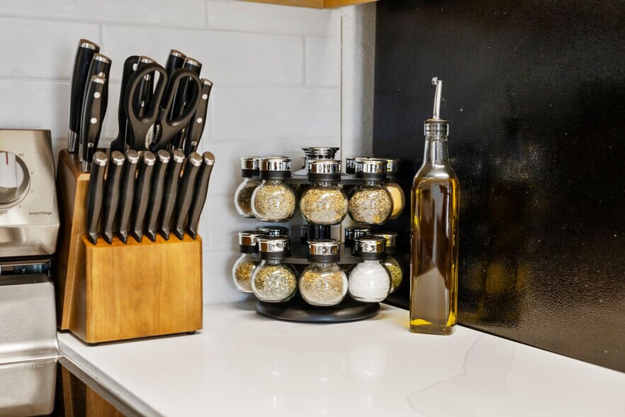 Building Photo - 2929 Kings Rd