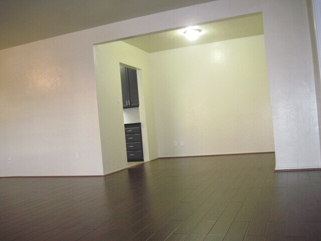 Building Photo - 4076 McLaughlin Ave