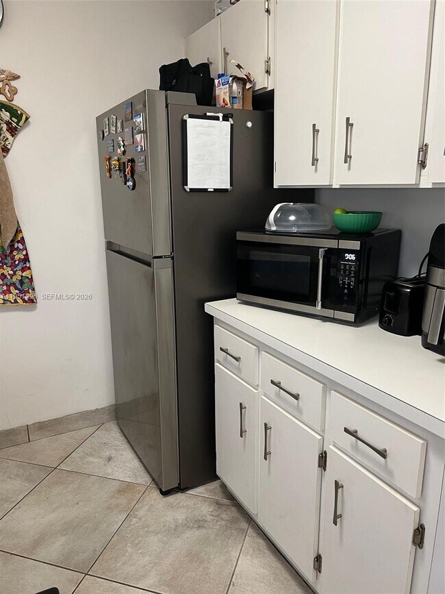 Building Photo - 20760 NE 4th Ct