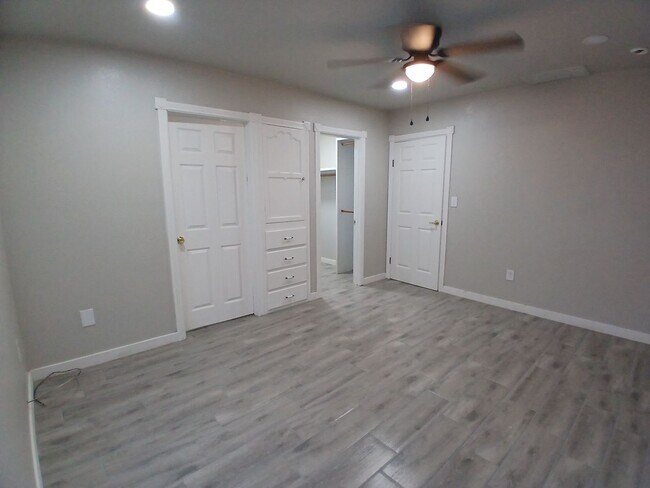 Building Photo - 141 N 5th St