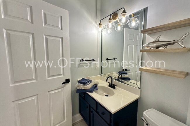 Building Photo - 3/3 DESTIN CONDO... Minutes from the beach!!