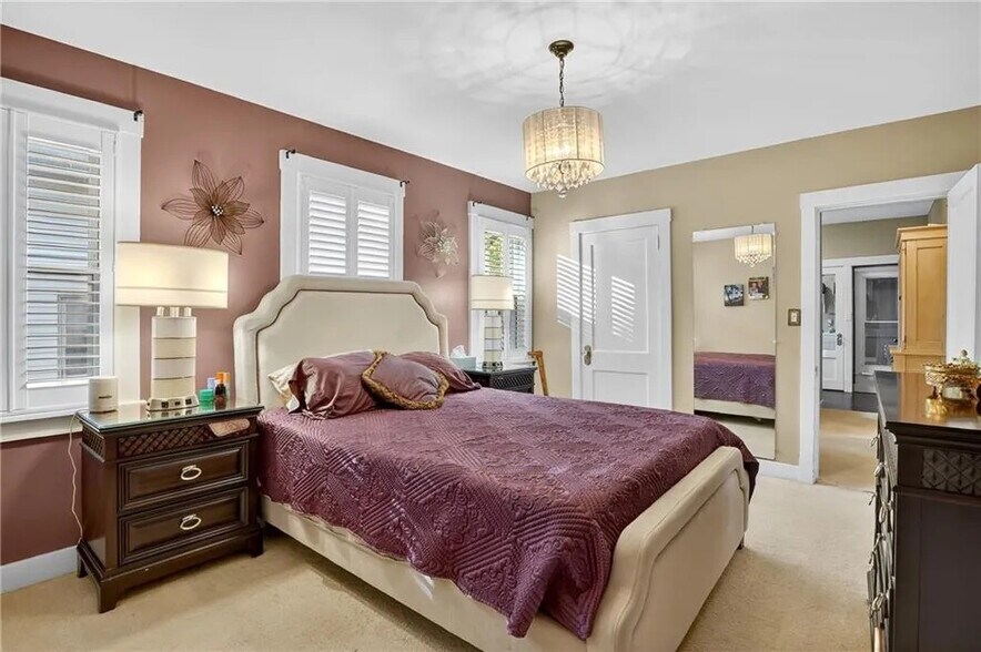 LARGE bedroom - 21 Beech Ave
