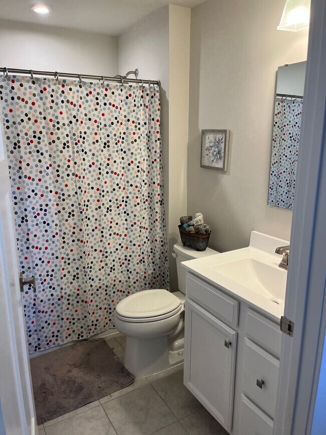 Building Photo - 3 bed 2 bath rental in Village Oaks Subdivision close proximity to Lake Monticello