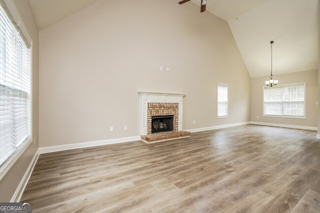 Building Photo - 256 Raleigh Way