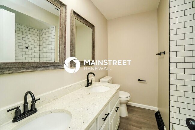 Building Photo - 3 Bedroom Pet-Friendly Home in Columbus, OH with Main Street Renewal