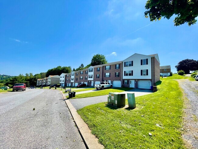 Front of the Home - 212 Lester Ct