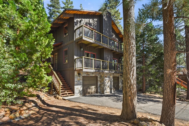 Building Photo - 1325 Canterbury Dr