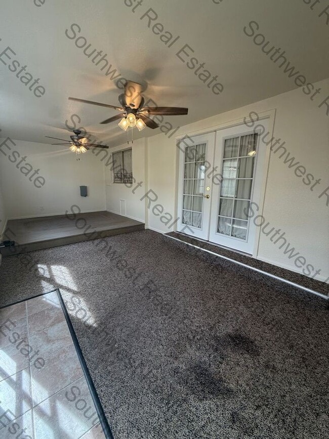 Building Photo - Spacious 2-bedroom 2 baths on the golf course!