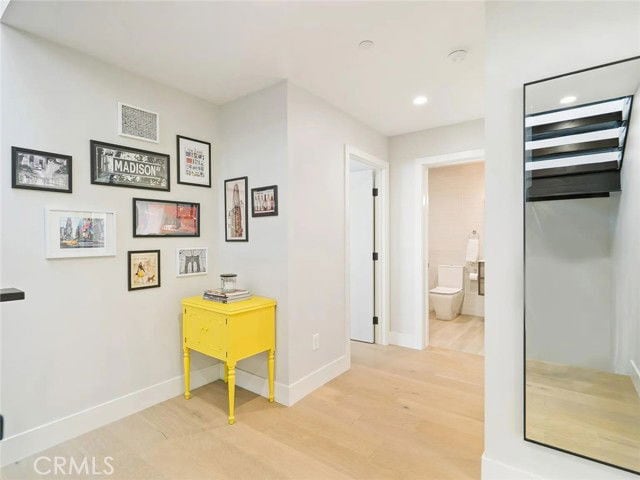 Building Photo - 811 1/2 North Detroit Street, Los Angeles, CA 90046 - 3 BR 3 BA house