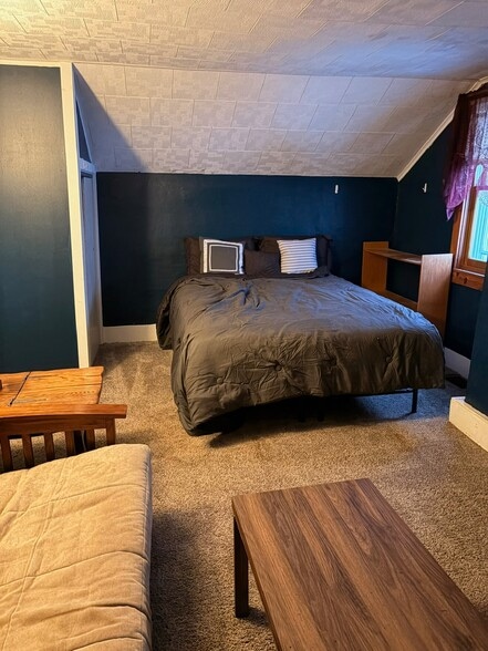 Building Photo - 2644 E Sherman Hollow Rd