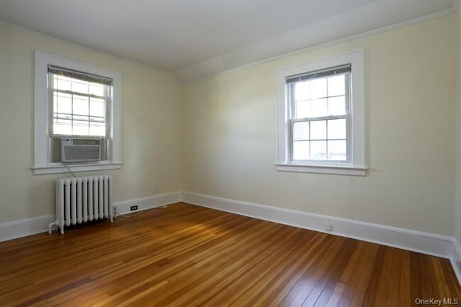 Building Photo - 215 Maple Ave