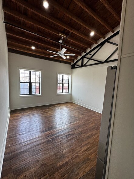 Building Photo - 1201 N Central St