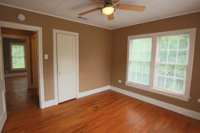 Building Photo - 130/130 1/2 Rowland Pl