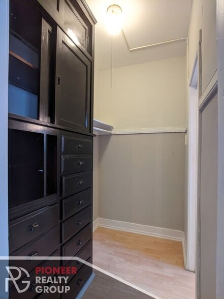 Building Photo - 4851 N Damen Ave