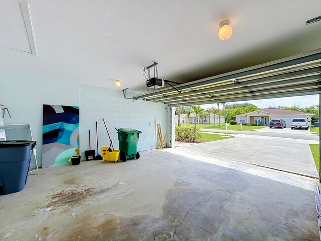 Building Photo - 6416 Las Palmas Way
