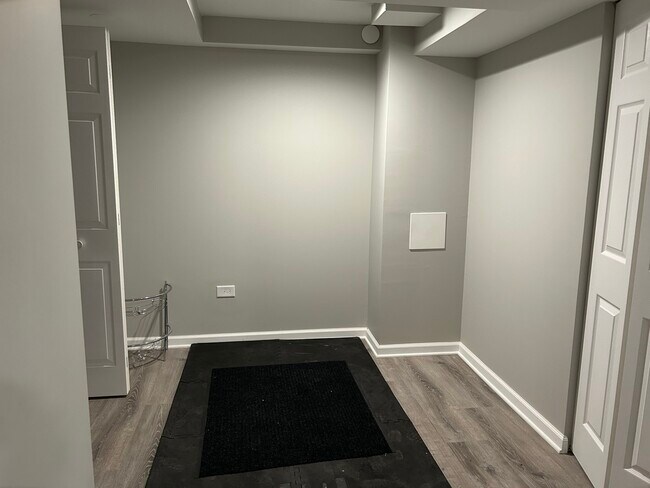 Building Photo - 394 Bay Dr