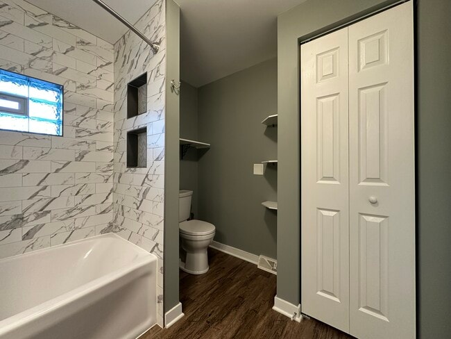 Building Photo - 15020 Ridgeway Ave