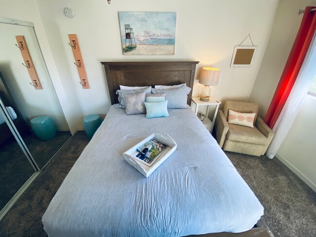 Building Photo - 3401 E Debazan Ave