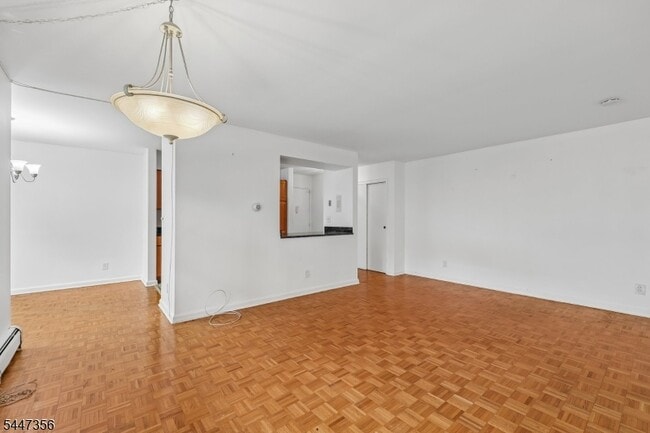 Building Photo - 135 S Maple Ave