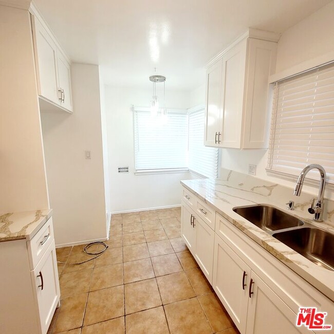 Building Photo - 3760 Wellington Rd