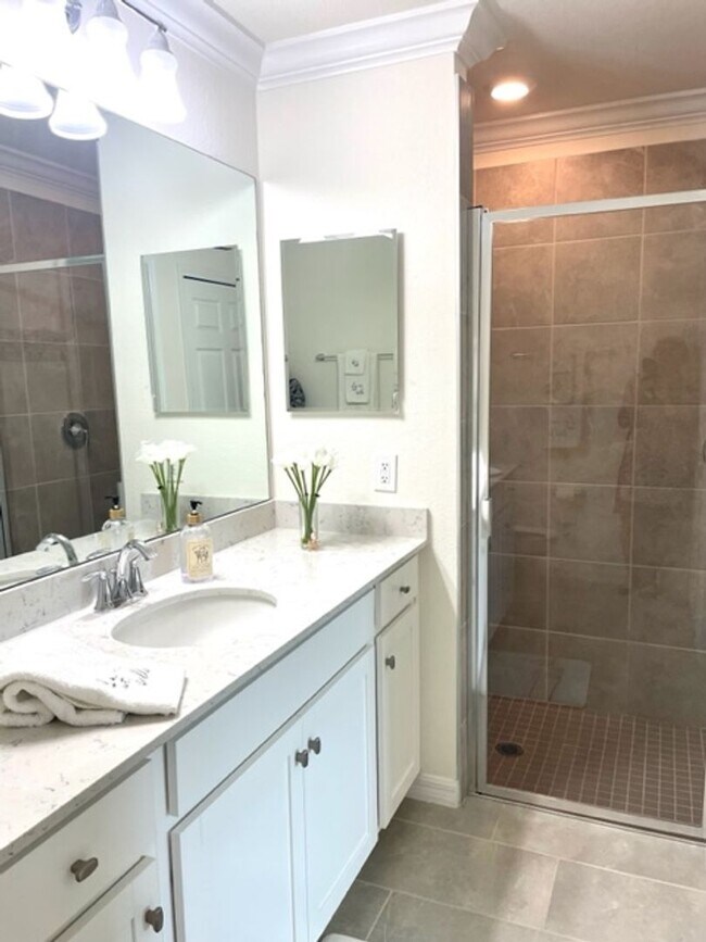 Building Photo - 2/2 MONTHLY RENTAL - GOLF/TENNIS CENTER - LAKEWOOD RANCH AVAILABLE FOR SPRING/ SUMMER!