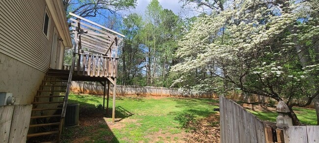 Building Photo - 709 NC-801