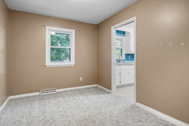 Building Photo - 6367 Zinnia Ln N