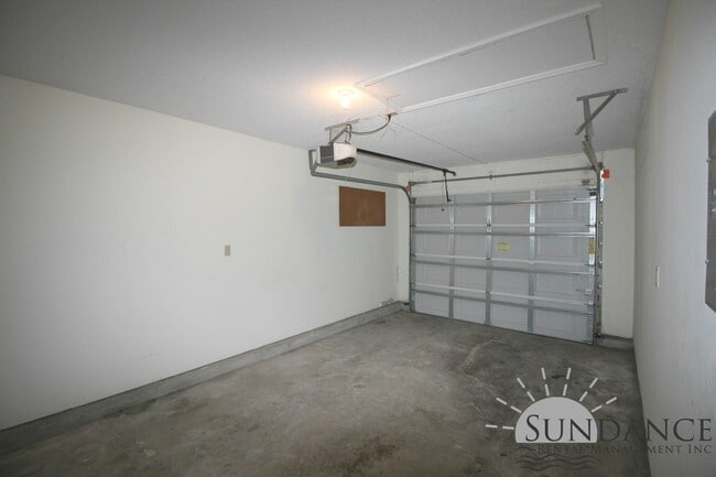 Building Photo - Nice 3 Bedroom Home Close to Both Bases