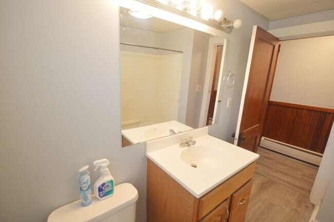 Building Photo - 38 Cascade St