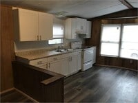 Building Photo - 5 Grassy Park Dr