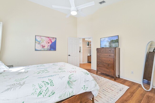 Building Photo - AVAILABLE June 1 - Single Family Pool Home in the Heart of Three Oaks