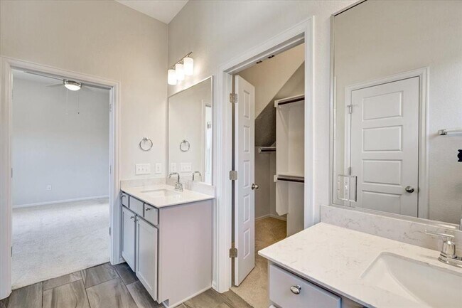 Building Photo - 13700 Cibolo Trace