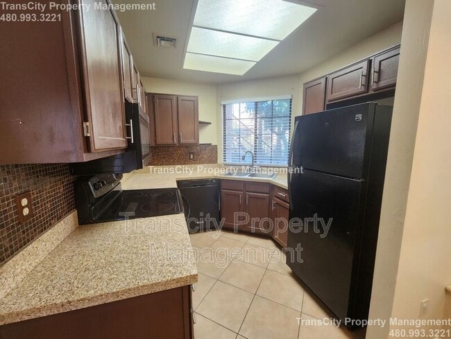 Building Photo - 930 N Mesa Dr