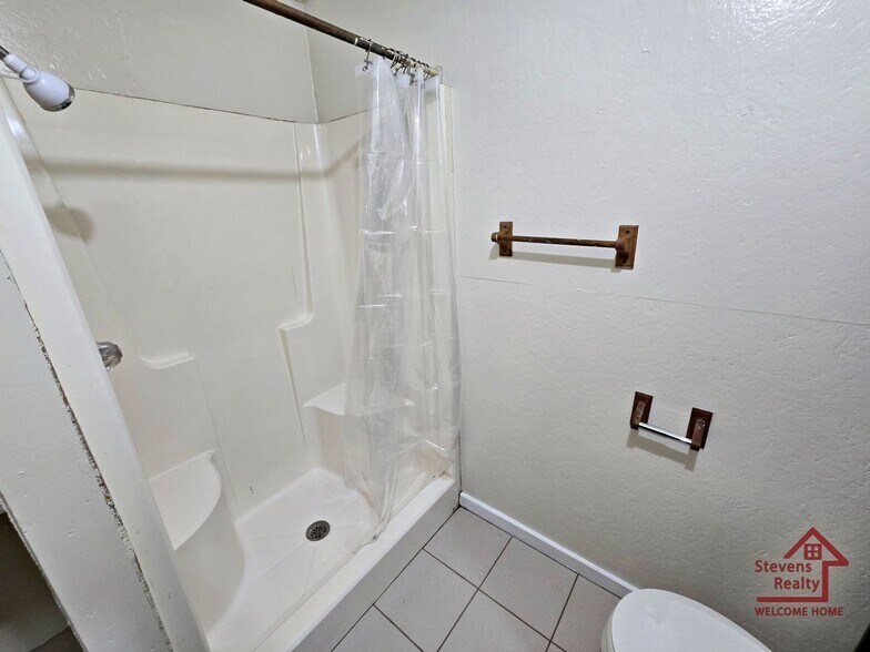 Building Photo - 620 Allie Ln