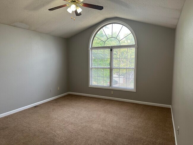 Building Photo - 212 White Oak Trace