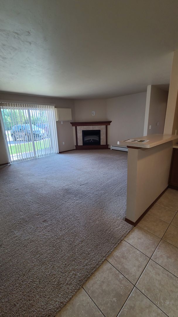 Building Photo - 1 Bed, 1 Bath 890 Sq Ft