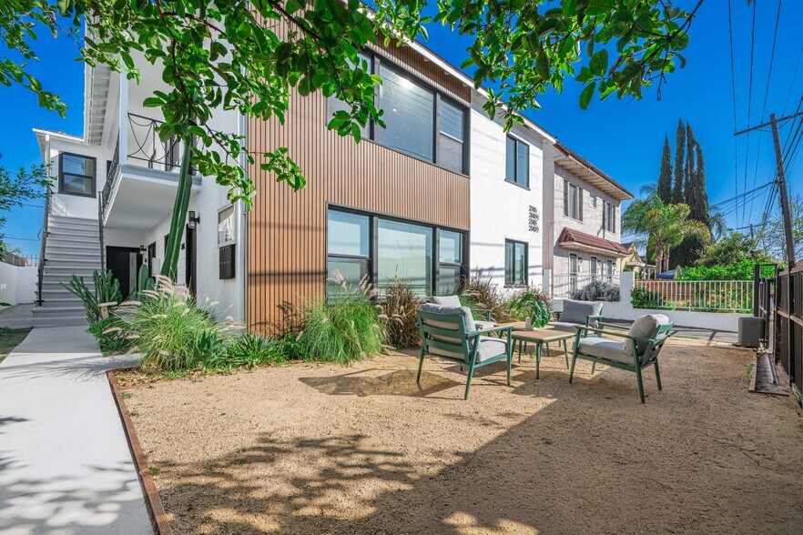 Building Photo - 2046 Burnside Ave