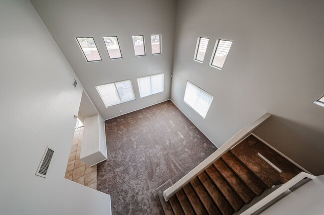 Building Photo - Welcome to this spacious 4 bedroom, 2.5 ba...