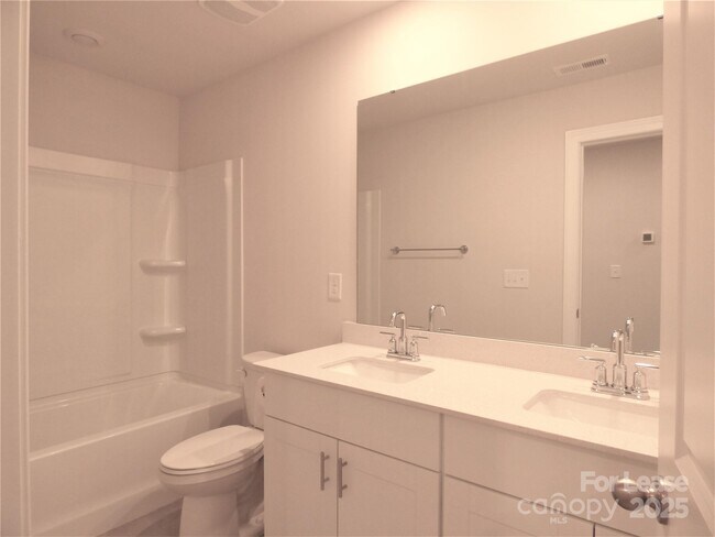 Building Photo - 1057 Red Apple St