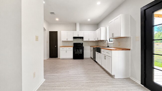 Building Photo - 11611 Walraven Dr
