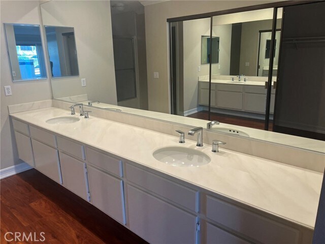 Building Photo - 220 Nice Ln