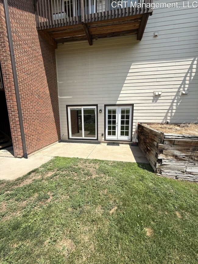 Building Photo - Updated 1 bedroom 1 bathroom first floor c...
