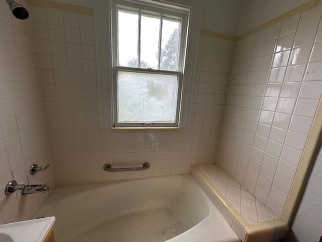 Building Photo - Charming 2-bedroom home located in Peoria,...