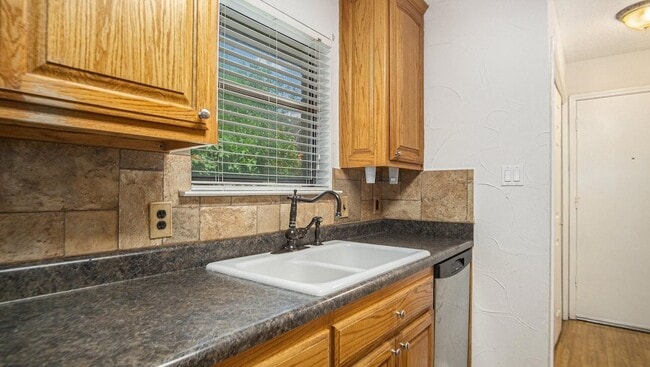 Building Photo - 6908 Bentley Ave