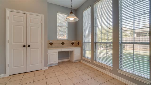 Building Photo - 4008 Kenwood Dr