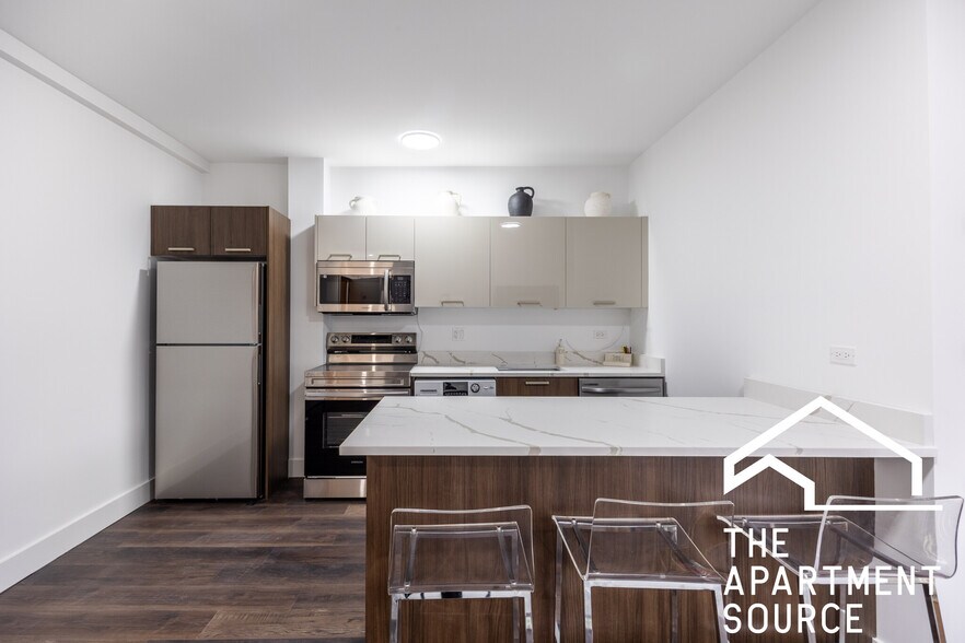 Building Photo - 1553 W Hollywood Ave